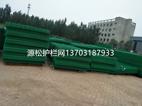 雙邊絲圈地護(hù)欄網(wǎng)