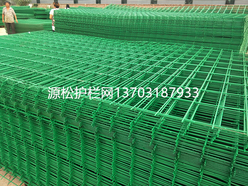 雙邊絲圈地護(hù)欄網(wǎng)