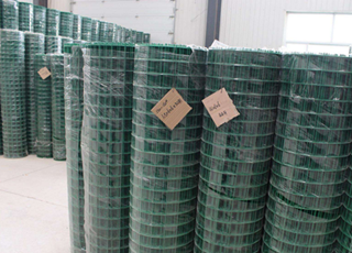 圈地綠色鐵絲網(wǎng)2