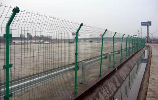 高速公路護(hù)欄網(wǎng)