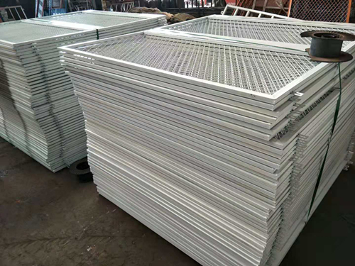 源松鋼板框網(wǎng)護欄